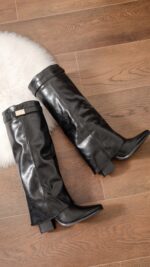 Bottes femme noires en cuir synthétique à talon classique forme tube – TPGK Collection automne hiver