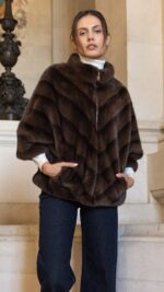 Manteau cape marron chocolat en fausse fourrure pour femme – automne hiver