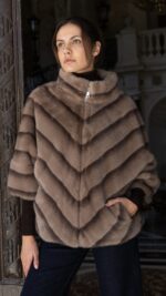 Manteau cape taupe en fausse fourrure pour femme – automne hiver