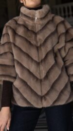 Manteau cape taupe en fausse fourrure pour femme – automne hiver