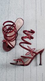 Sandales femme bordeaux à talons papillon strass – Collection TPGK