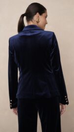Veste tailleur femme en velours bleu marine chic à boutons dorés – Collection TPGK